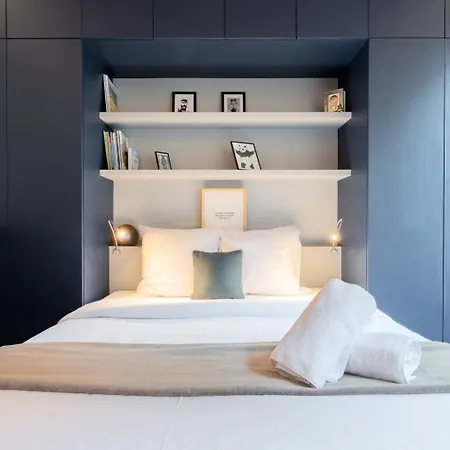 Old With Cachet Parking דירה