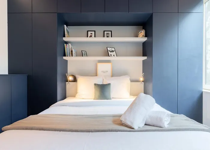 Old With Cachet Parking Apartment